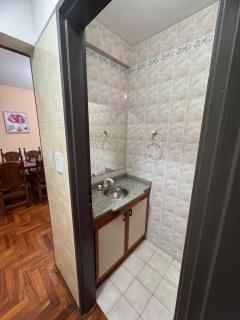 Departamento céntrico con balcón - 2