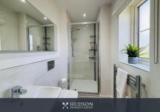 3 Bedroom Home Near Shrewsbury - - 7