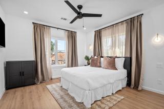 Luxe Spa Lounge, Gated 4 Parking, 2 linked Homes, Sleeps 20 - Houston - 7
