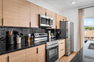 Luxe Spa Lounge, Gated 4 Parking, 2 linked Homes, Sleeps 20 - 2
