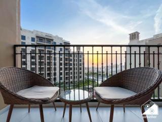 Bright 1BR Stay l Jumeirah Living , Balcony & Pool - 9