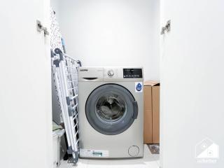 Bright 1BR Stay l Jumeirah Living , Balcony & Pool - 8