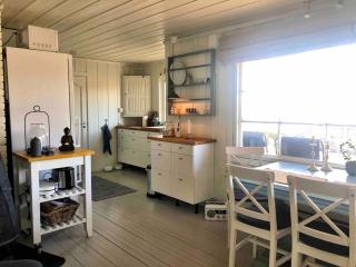 Stavern Cottage with sea views near the beach - 5