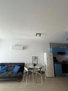 1 bedroom apartment with communal pool - Paphos - 7
