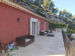 Quiet house with pool - 3