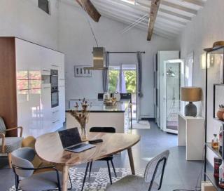 Quiet house with pool - 2