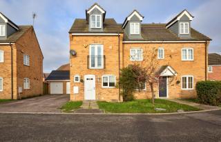 Lovely 3 Bedroom Home with Garden in Peterborough - 0