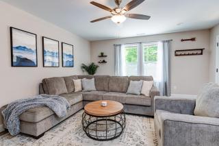 Rustic Chic Mountain Home 15 min from DT Asheville - 4