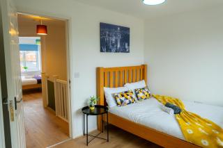 5Bed, 3Baths Priv-Parking - 4