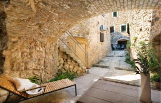 2 Bedroom Beautiful Home In Pitve - 1
