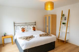 5Bed, 3Baths Priv-Parking - 8