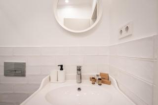 Z32 - Central & Chic - Stylish Stay by BQA - 8