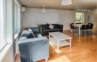 Gorgeous Home In Väversunda With House Sea View - 1