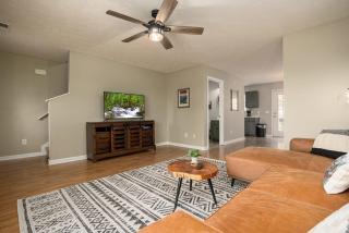 Peaceful Escape 2BR Retreat w Private Hot Tub - 9