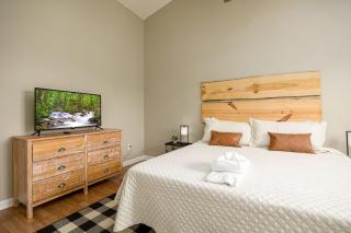 Peaceful Escape 2BR Retreat w Private Hot Tub - 1