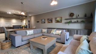 Chinook 3 Bedroom Penthouse Apartment - 4