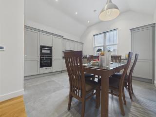 Oakwood Lodge - 2