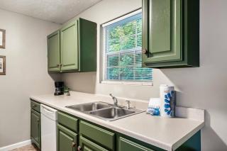 Serene Retreat Private Hot Tub and Arcade - Sevierville - 1
