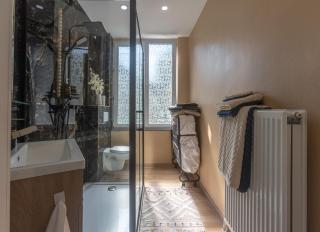 Chambre de luxe Afrik a Liège Grande Sale de bain privée check in autonome cuisine partagée - 7