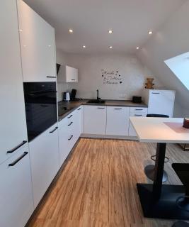 Moderne DG-Wohnung mit Flair in guter Lage - 9