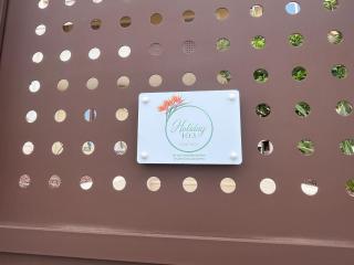 Holiday 103 - 7