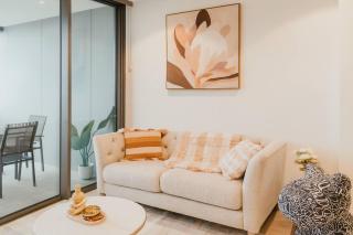 The Marquee Suite - Your Private Cinema Above BNE, Queens Wharf Residence Level 27 Sky Deck & River View - 9