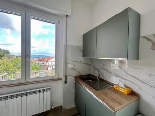 Ampio appartamento fino a 4 persone sulle colline della Spezia, vista panoramica sul Golfo - 10 minuti dal centro città 16 da Sarzana e Lerici - 8