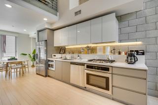 Walk to Universal Studios Loft-Style LA Home - 0