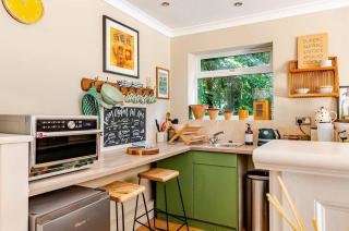 The Old Pool House, Stylish Large Studio in Private Country Estate with Air Con - 1