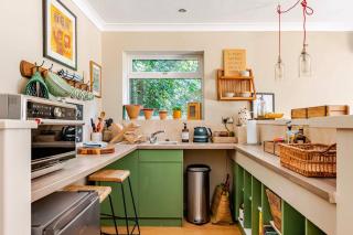 The Old Pool House, Stylish Large Studio in Private Country Estate with Air Con - 2