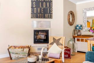 The Old Pool House, Stylish Large Studio in Private Country Estate with Air Con - Bradford on Avon - 6