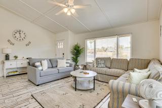 Welcoming Retreat with Pool and Patio in Peoria! - 7