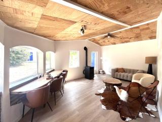 C'est une maison bleue adossée à la forêt - Mées - 3