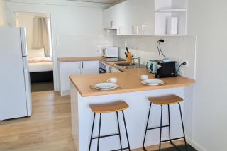 Coastal Scarborough Beach Chic Pool View 2BR - 2