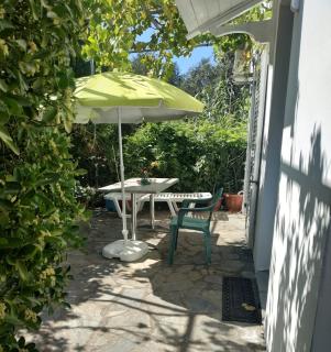 Kleines gemütliches Studio mit Terrasse, im Grünen gelegen - Agios Ioannis - 2