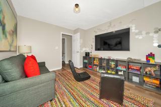 Luxurious Grand Park Family Home with Game Room and XBox - 3