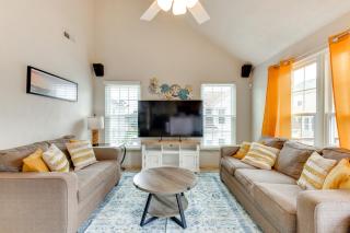 Walk to East Beach Apt with Outdoor Space - 7