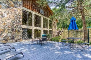 Comfy Escape near Dollywood W Pool & Grill - 5
