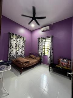 AZZR Homestay - 3