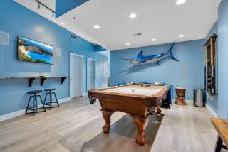 2 Bdrm Penthouse with Billiards - 1