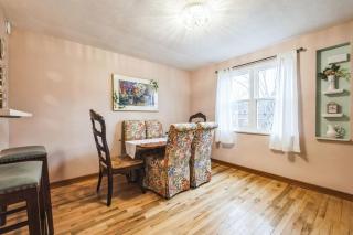 Grammys Garden w Parking - Pittsburgh - 2