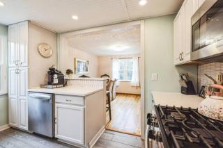 Spacious Family Home with Parking and Backyard - Pittsburgh - 1