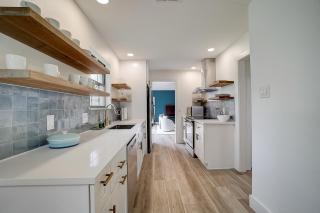 Dunlap Oasis Spacious 5BR 12mi to DT Austin - 3