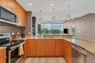 Spacious Apartment Masterfully Decorated - 3