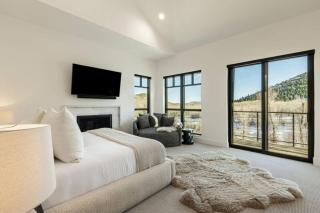 White Pine Luxe Family Retreat with Views - 5