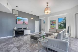 Large Corner 3 Bdrm Oasis Lake Eola - 0