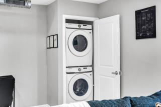 Modern 2BD 2BA Flat Gym and Pool Heart of Downtown - Arlington - 8