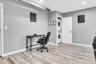 Modern 2BD 2BA Flat Gym and Pool Heart of Downtown - Arlington - 5