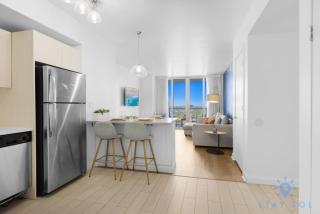 Stylish 2BR High-Rise Retreat w Ocean Views - 2