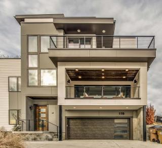 Stunning Skyline Manor - Rooftop Views - 8